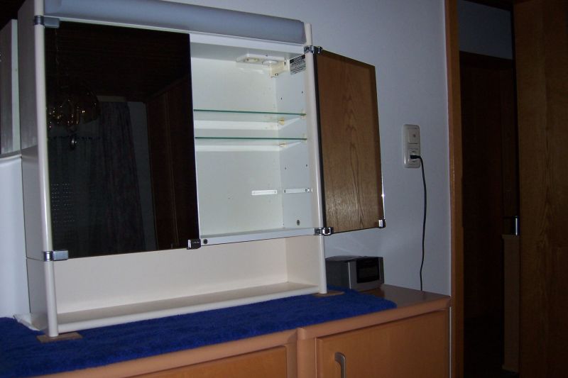 Bad-Spiegelschrank