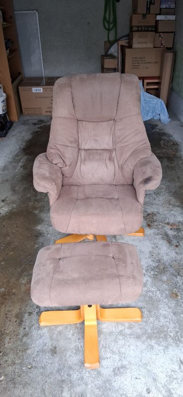 Fernsehsessel mit Hocker