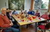 Ein Osterfrühstück in fröhlicher Runde genossen am Gründonnerstag die Gäste des Café Malta in Freising zusammen mit dem Helferteam. (Foto: Monika Schöpfer/Malteser)